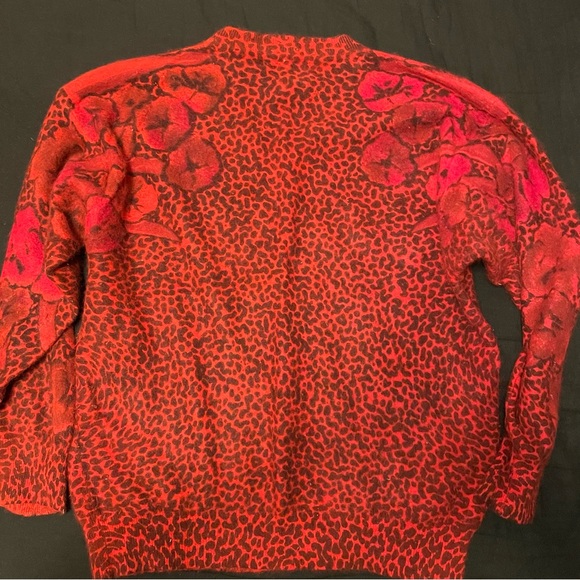 Red Leopard spot and Poppies Sweater - Picture 6 of 7